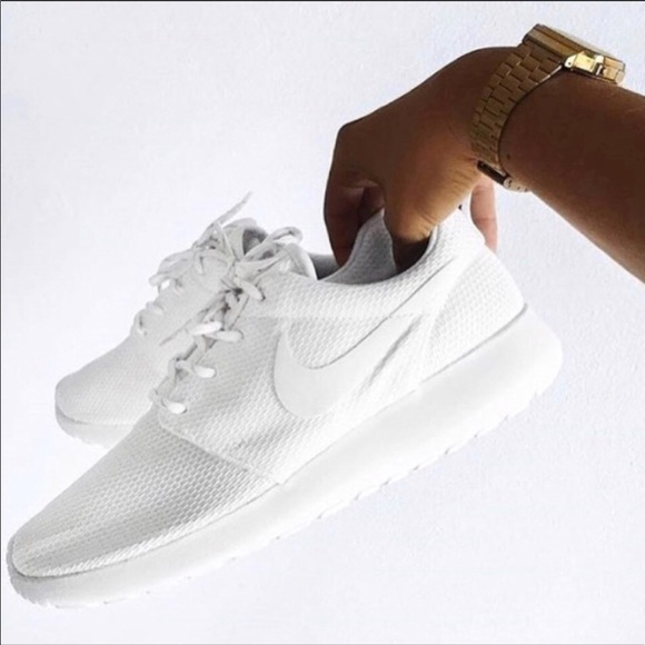NWT Nike Roshe one triple white - Picture 3 of 8